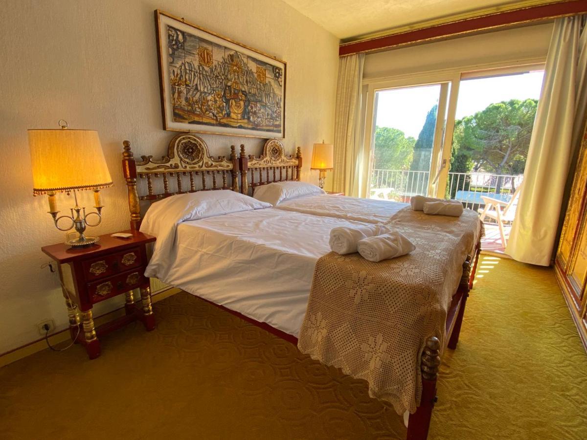 Villa Sitges El Ranch Amaizing Outdoor Areas Beaches At 5 Minutes Walk Sitges At 15 Min Drive Ac Pool Jacuzzi & Garden Xxl กาลาเฟลล์ ภายนอก รูปภาพ