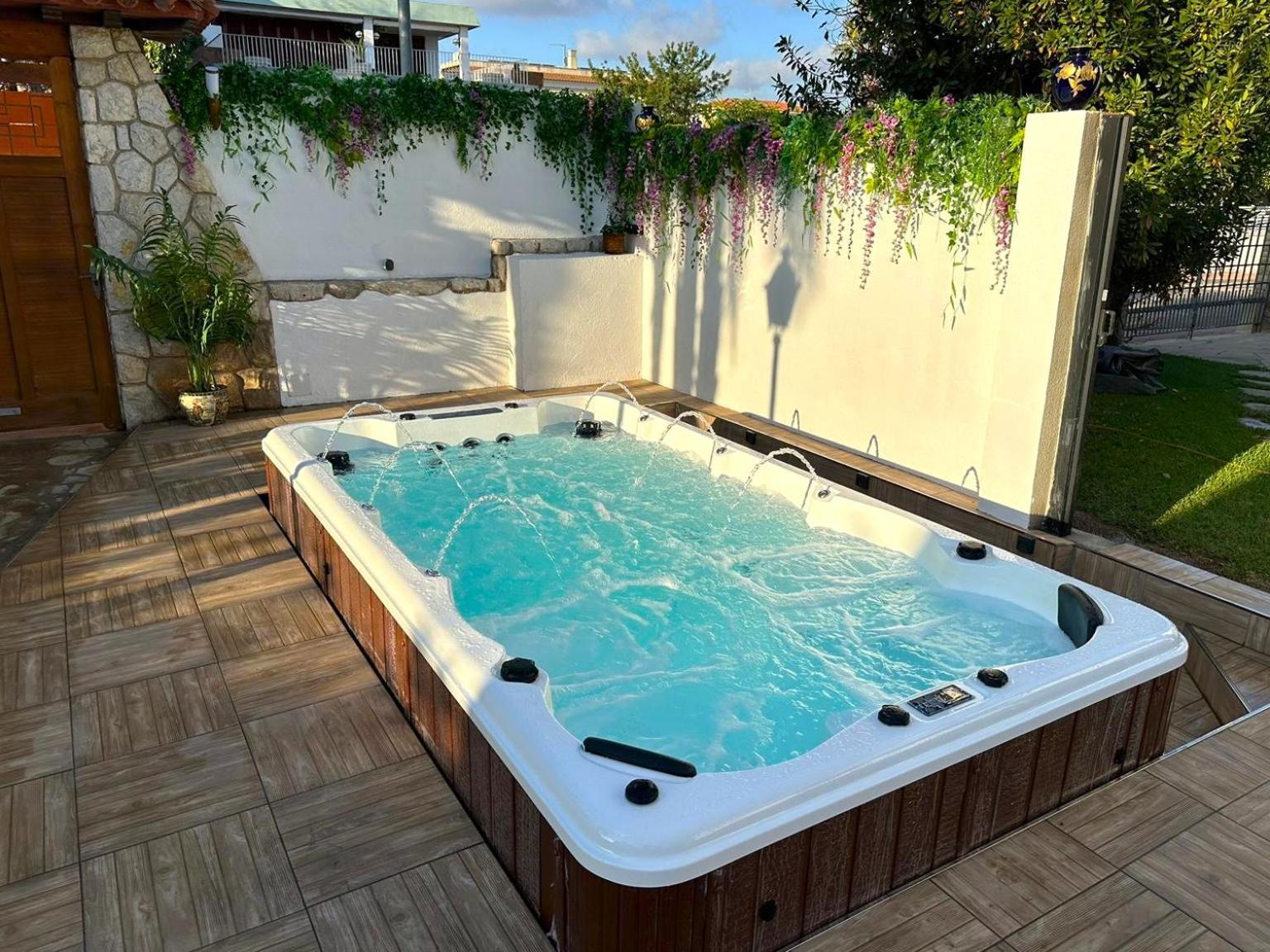 Villa Sitges El Ranch Amaizing Outdoor Areas Beaches At 5 Minutes Walk Sitges At 15 Min Drive Ac Pool Jacuzzi & Garden Xxl กาลาเฟลล์ ภายนอก รูปภาพ